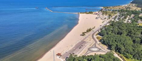 Una spiaggia nelle vicinanze