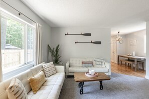 Smart TV, ping pong, books - Coastal Comfort Meets Beachside Bliss (Muskegon)