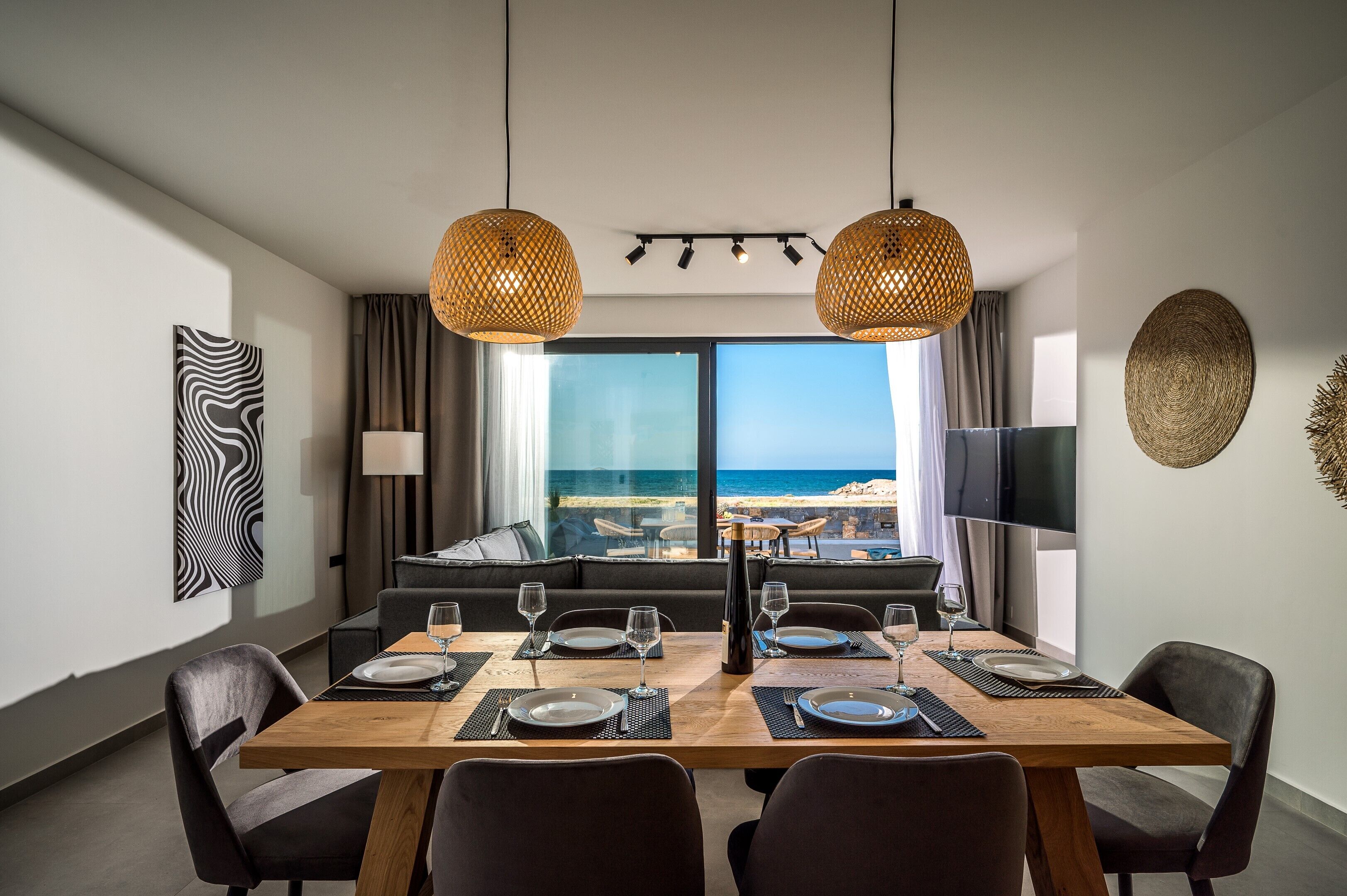 Deluxe-Villa, eigener Pool, Meerblick | Wohnbereich | 55-Zoll-Smart-TV mit Digitalempfang