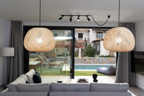 Grand-huvila, yksityinen uima-allas | 3 makuuhuonetta, kannettavalle tietokoneelle sopiva työtila