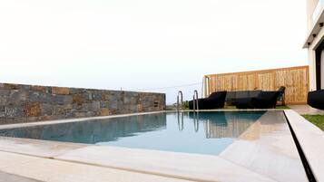 Vila, kolam renang pribadi, pemandangan laut | Eksterior