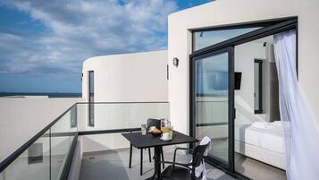 Grand Villa, Private Pool | 3 bedrooms, laptop workspace, blackout curtains, soundproofing