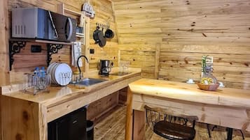 迷你冰箱、微波炉、炉灶、厨具/餐具