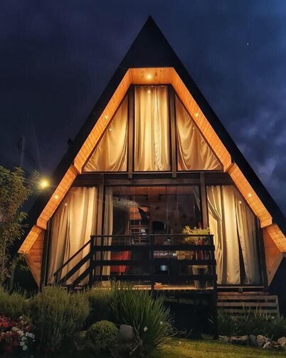 ชาเลส์ ระหว่างเมฆ