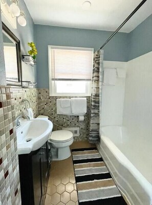 淋浴设施、吹风机、毛巾、肥皂