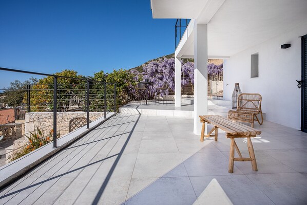 Terrace/patio - Villa Contemporaine, vue mer et Piscine, Idéale Pour Famille Nombreuse (Lumio)