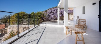 Villa Contemporaine, vue mer et Piscine, Idéale Pour Famille Nombreuse