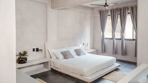 1 غرفة نوم ومكتب ومكواة/لوح كي وسرير سفر