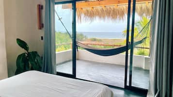 2 camere, una scrivania, ferro/asse da stiro, culla da viaggio