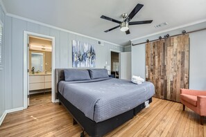 3 slaapkamers, een strijkplank/strijkijzer, gratis wifi, beddengoed