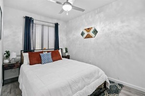 3 室のベッドルーム、アイロン / アイロン台、WiFi、ベッドシーツ