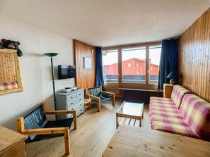 Living area - 10m from ski slopes, floor -1, balcony, tv, ski locker, 25m², Tignes (Tignes)