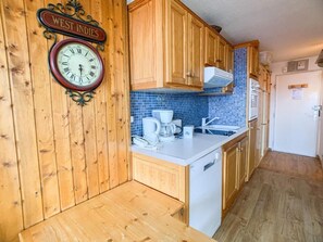 Fridge, oven, dishwasher - 10m from ski slopes, floor -1, balcony, tv, ski locker, 25m², Tignes (Tignes)