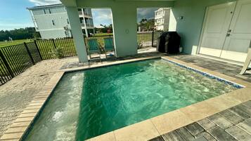 Et oppvarmet basseng