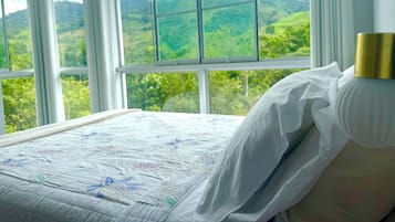 Quarto empresarial | 1 quarto, espaço de trabalho para notebook, roupa de cama