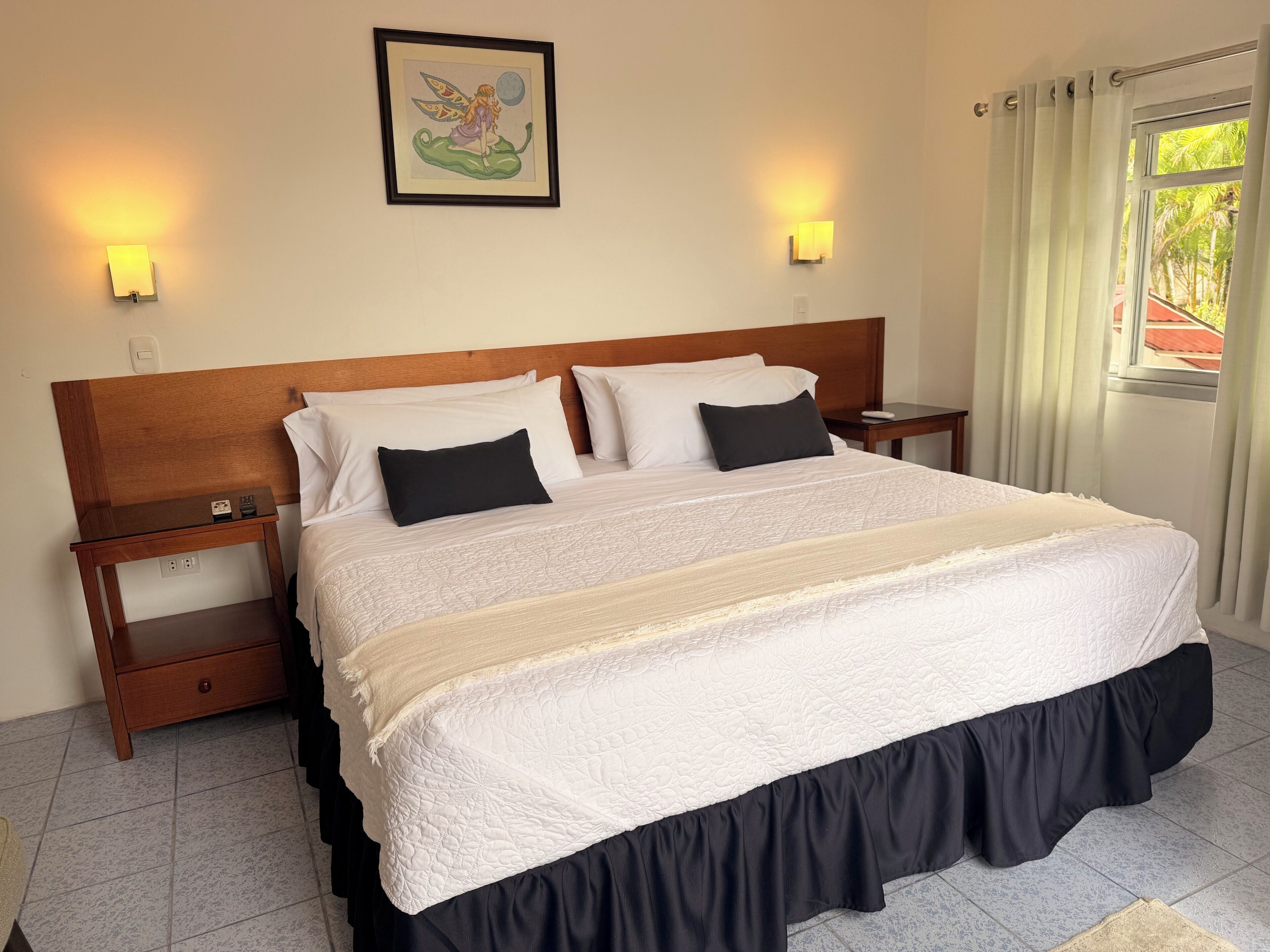 Rom – executive | Skrivebord for bærbar PC og sengetøy