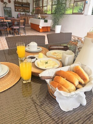 Free daily continental breakfast 