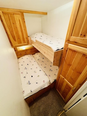 Room - 50m from resort center, 1st floor, balcony, tv, ski locker, 29m², Serre Chevalier (La Salle-les-Alpes)