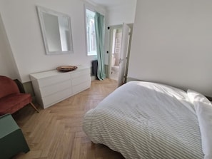 2 bedrooms, desk, iron/ironing board, travel cot