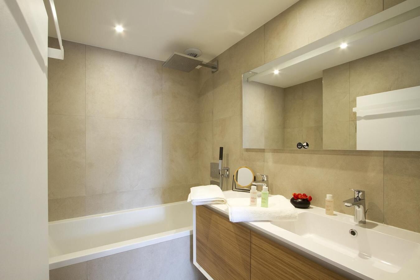 4th Floor, Fitness, Swimming Pool, Sauna, Hammam, Terrace, Tv, Ski Locker, 92m², Alpe D'huez - L'Alpe d'Huez
