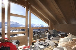 Property grounds - 5th floor, fitness, swimming pool, sauna, hammam, balcony, fireplace or stove, tv, ski locker, 143m² (Huez)
