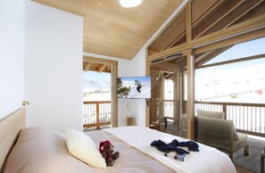 4 bedrooms, WiFi, bed sheets - 3rd floor, fitness, swimming pool, sauna, hammam, balcony, tv, ski locker, 93m², Alpe d'Huez (Huez)