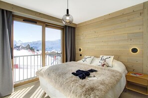 2 bedrooms, WiFi, bed sheets - Ski-in/ski-out & foot of the slopes, 1st floor, swimming pool, balcony, parking, tv, ski locker (Huez)