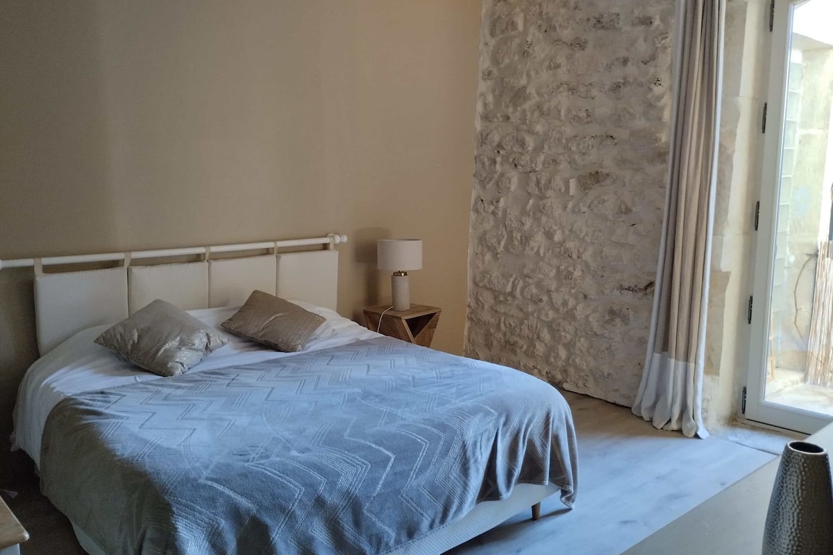 Suite | 1 bedroom, individually decorated, rollaway beds, free WiFi