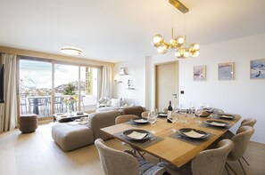 Dining - Ski-in/ski-out & foot of the slopes, Ground floor, swimming pool, terrace, parking, tv, ski locker (Huez)