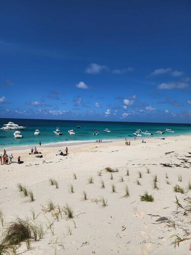 Cozy 2-bedroom condo with Boat slip Treasure Cay