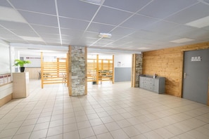 Interior - 200m from resort center, 1st floor, swimming pool, balcony, tv, ski locker, 24m², Les Orres (Les Orres)