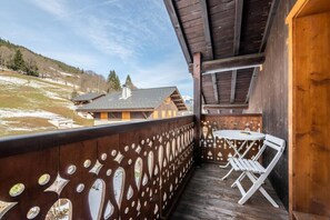Property grounds - Wifi, 100m from ski slopes, 2nd floor, view mountain, balcony, parking, ski locker, 41m², Les Gets (Les Gets)