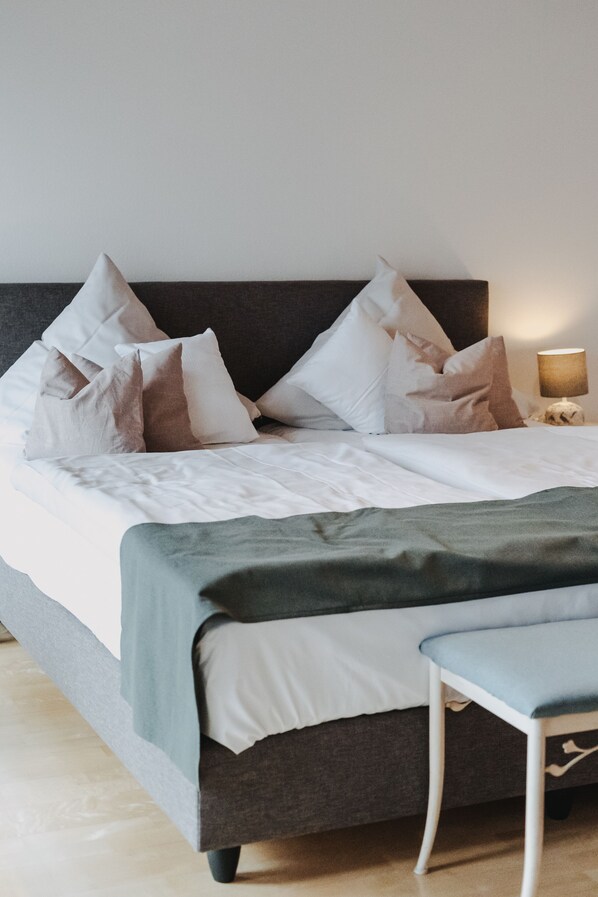 3 bedrooms, desk, WiFi, bed sheets - Landhaus Saarschleife Ferienwohnung 140 qm Wellness & Spa Gegenüber Inklusive! (Mettlach)