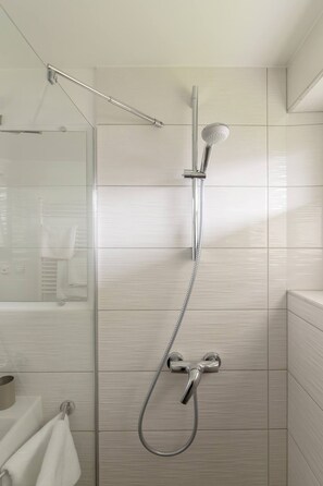 Shower, hair dryer, towels, soap - BLED - Flamingo apartment (Bled)