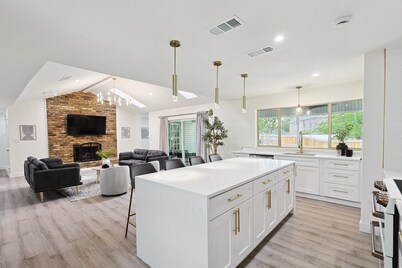 3-BD Backyard Oasis w Pool, Patio, Firepit
