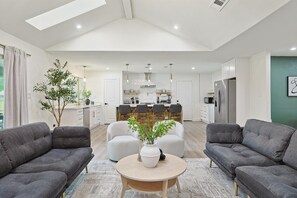 TV, fireplace - 3-BD Backyard Oasis w Pool, Patio, Firepit (Irving)