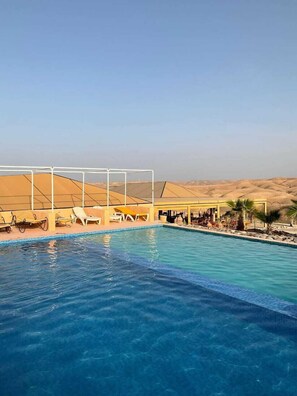 8 개의 실내 수영장