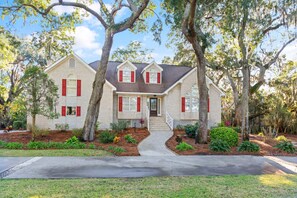 Exterior - 4BR/ 3.5 baths- Golf Community. Dog friendly, game room & close to the beach!  (St. Simons Island)