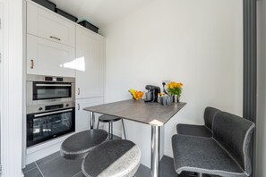 Condimentos y comedor 