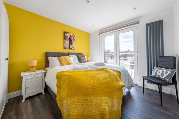 3 bedrooms, iron/ironing board, WiFi, bed sheets