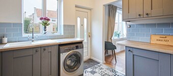 Host & Stay | Crab Cottage