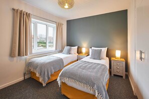 2 bedrooms, desk, iron/ironing board, free WiFi - Host & Stay | Crab Cottage (Alnwick)