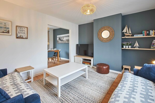 TV, offices - Host & Stay | Crab Cottage (Alnwick)