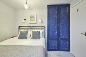 1 bedroom, iron/ironing board, travel cot, bed sheets - Host & Stay | Dodds Lane (Alnwick)