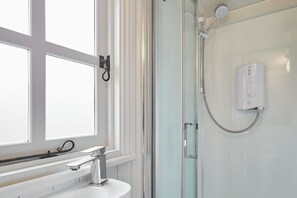 Shower, towels, shampoo