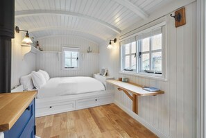 1 bedroom, desk, travel cot, bed sheets