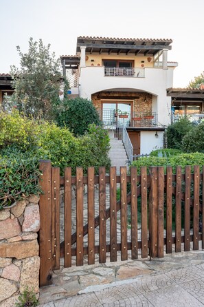 Property grounds - Casa Cindy - cozy coastal escape in Porto San Paolo (Porto San Paolo)