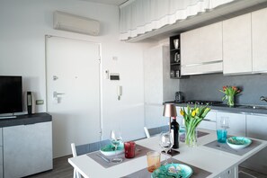Fridge, microwave, dishwasher, coffee/tea maker