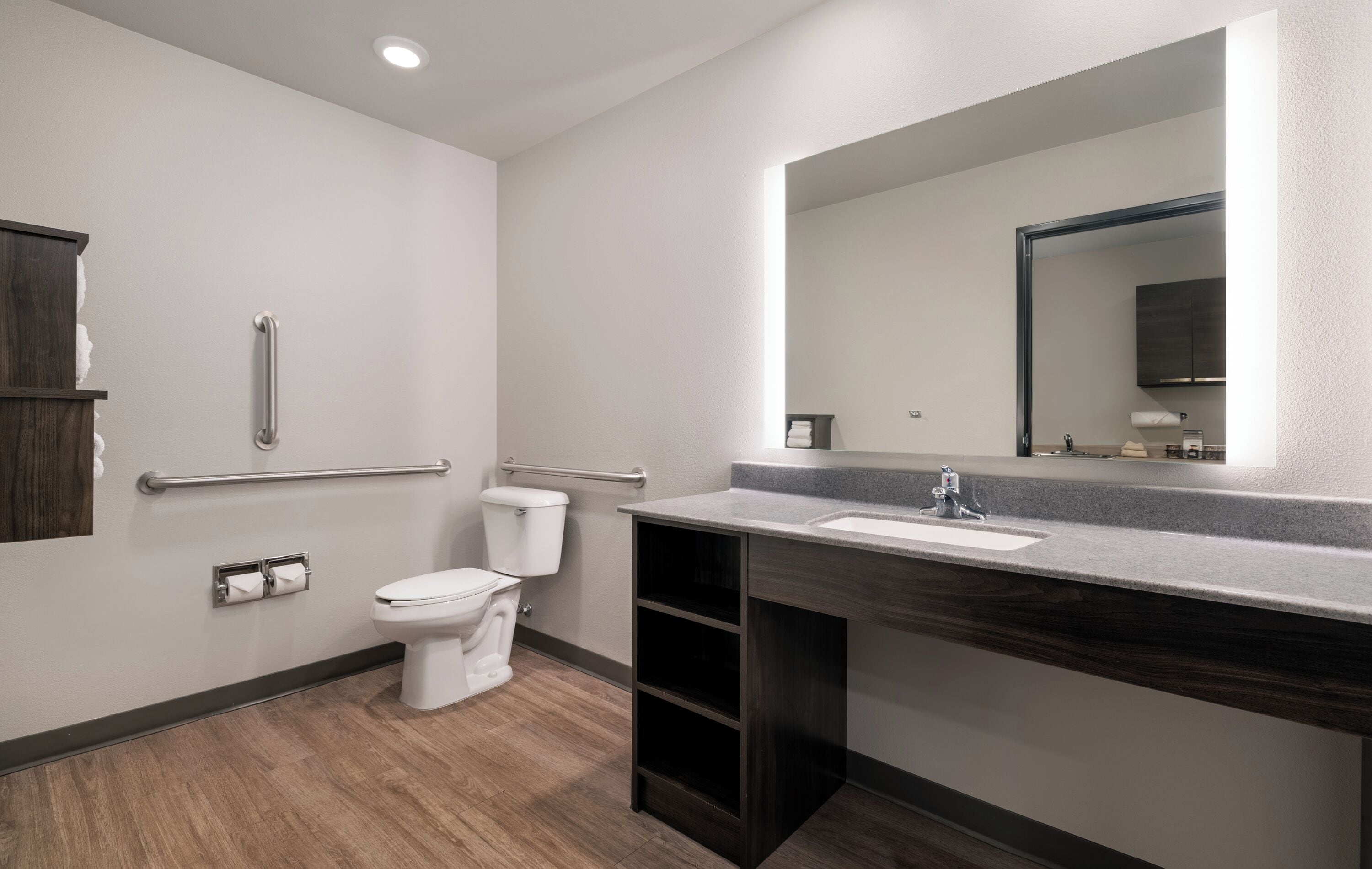 Room, 1 Queen Bed, Mobility Accessible (Hearing Impaired Roll in shower) | Bathroom | Free toiletries, hair dryer, towels, soap