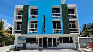 Front of property - 7mo Color Hotel Boutique (Mahahual)